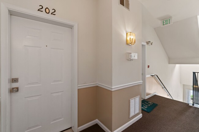 Building Photo - 3 bedroom CONDO in Annapolis.