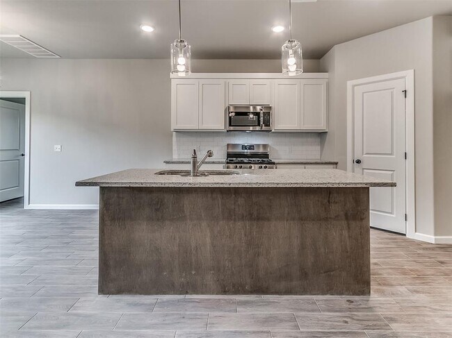 Building Photo - 600 Mirano Ln