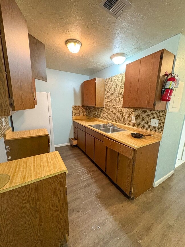 Building Photo - Lakeside Terrace