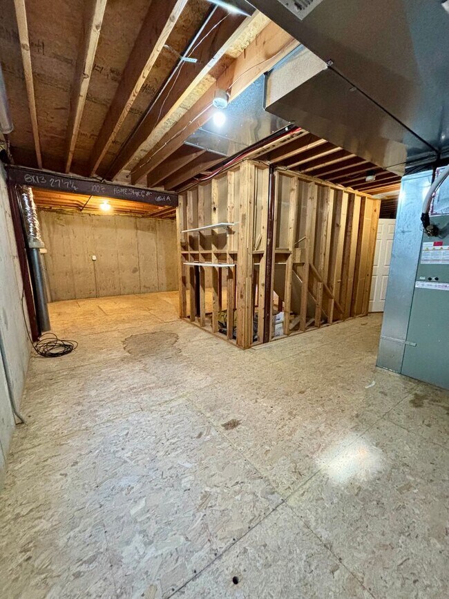 Building Photo - Spacious 3-Bedroom Condo in Prime Golden Location!! Available Now!!