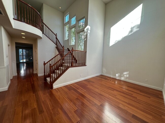 Building Photo - Beaitiful 4 Bedroom, 2.5 Bath Mountain Hou...