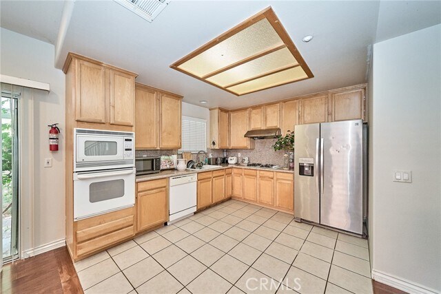 Building Photo - 1018 La Cadena Ave