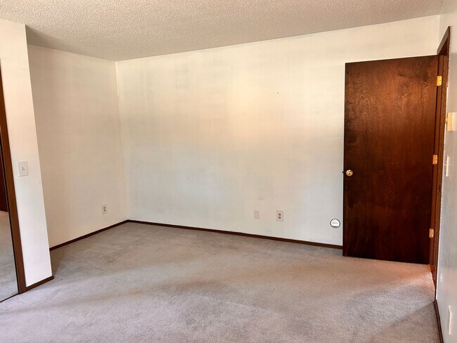 Building Photo - 10 Acres of Horse Property in Victor!