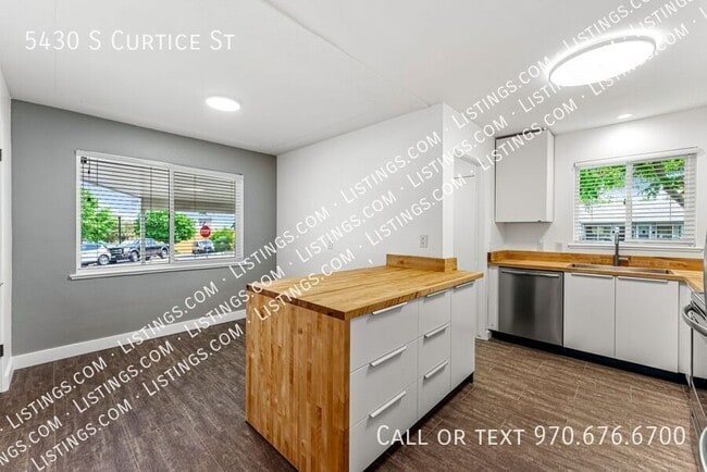 Building Photo - 5430 S Curtice St