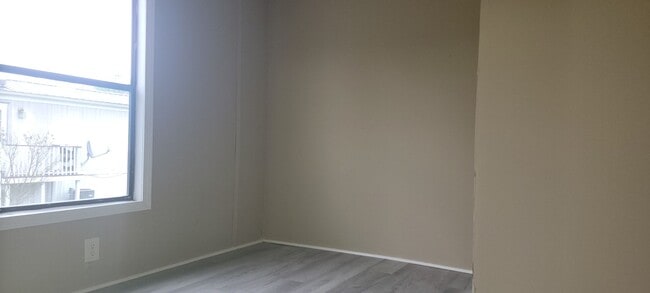 Building Photo - 2 Bedroom, 1 bath Mobile Home in Yorktowne...