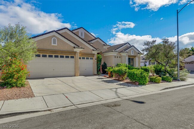 Building Photo - 2149 Sentito Cir