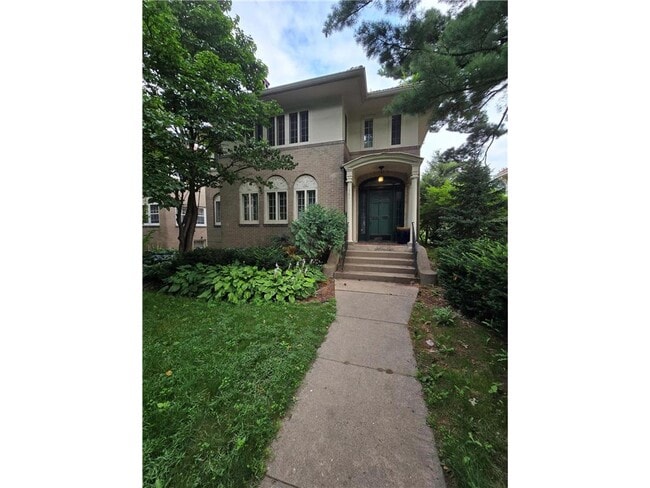 Primary Photo - 1501 Summit Ave