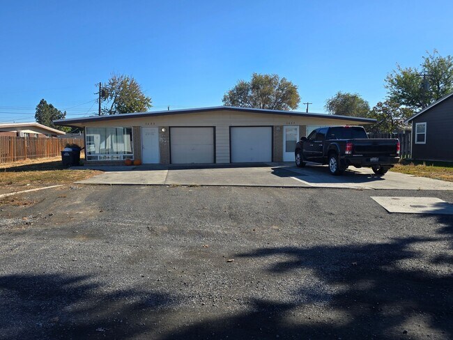 Building Photo - 1635 Pheasant St