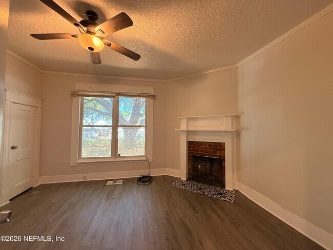 Building Photo - 1226 Clark St