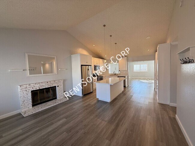 Building Photo - 1940 Simsburry St