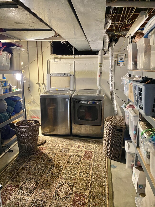 Washer/dryer - 904 S Jordan Ave