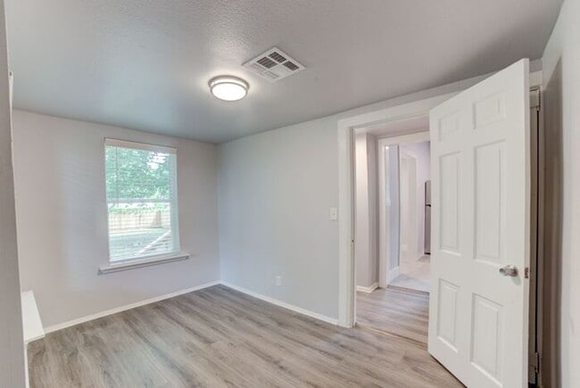 Building Photo - Renovated 1920’s Craftsman – 3 Bed Near TU, Mother Road Market & Downtown