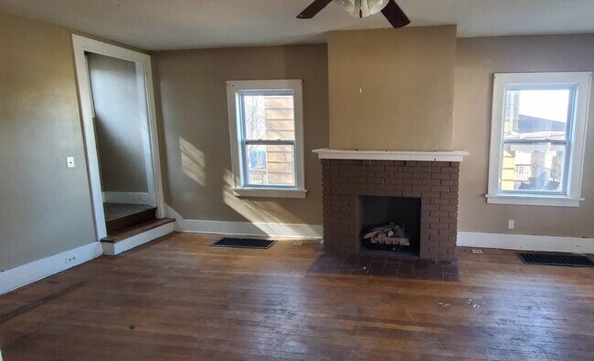 Building Photo - 1213 Woodland Ave SE