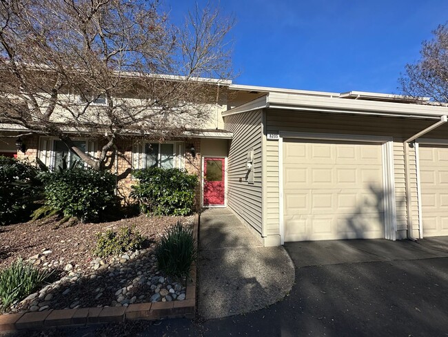 Primary Photo - Updated Townhome with River Access and Bea...