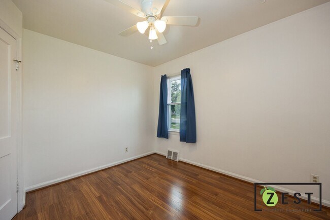Building Photo - OPEN HOUSE 1/29! 2PM-2:30PM! Amazing 3 Bedroom 1 Bathroom - $1,375.00