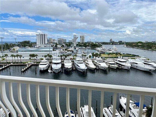 Building Photo - 1 Las Olas Cir