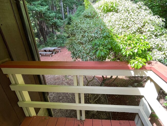 Building Photo - 4 bed, 3 bath split-level home in a private, forested setting (Bayside)