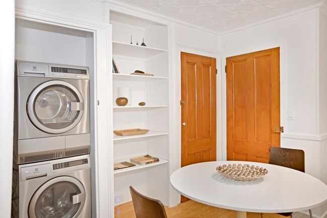 Building Photo - 100 Mercer St