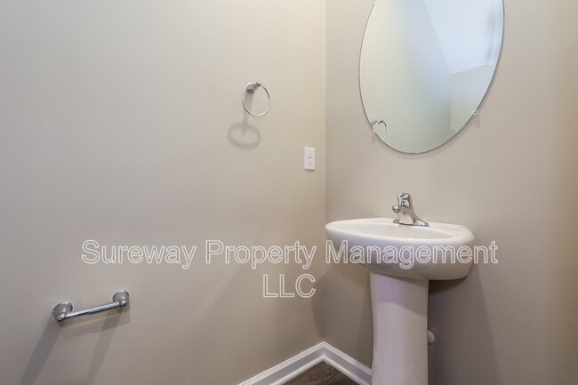 Building Photo - 6 Arlotta St