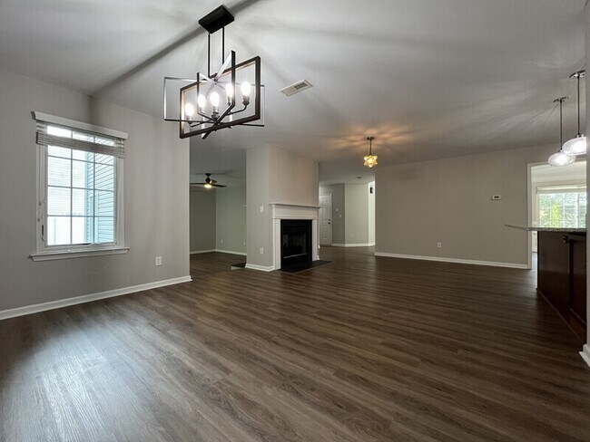 Building Photo - 2043 Covered Bridge Ct