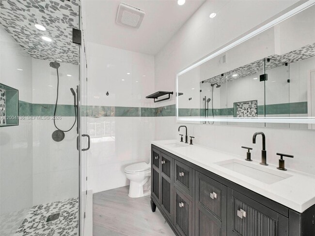 Building Photo - 3744 NE 167th St