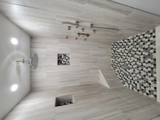 Building Photo - 535 W 15th St