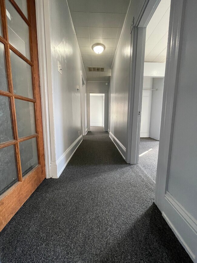 Building Photo - 404 Scammel St