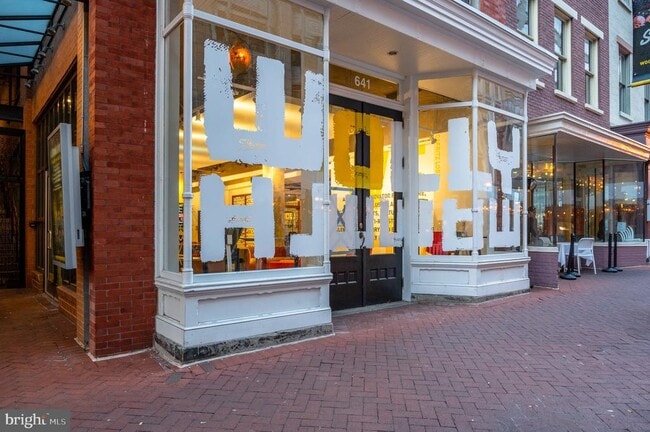 Building Photo - 675 E St NW