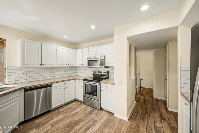 Building Photo - 2155 W Olla Ave