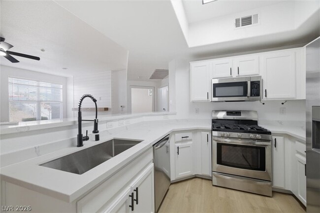 Building Photo - 5855 Valley Dr