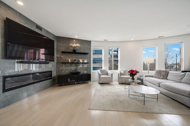 Building Photo - 501 N Kingsbury St