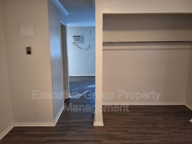 Building Photo - 1090 Evelyn Dr