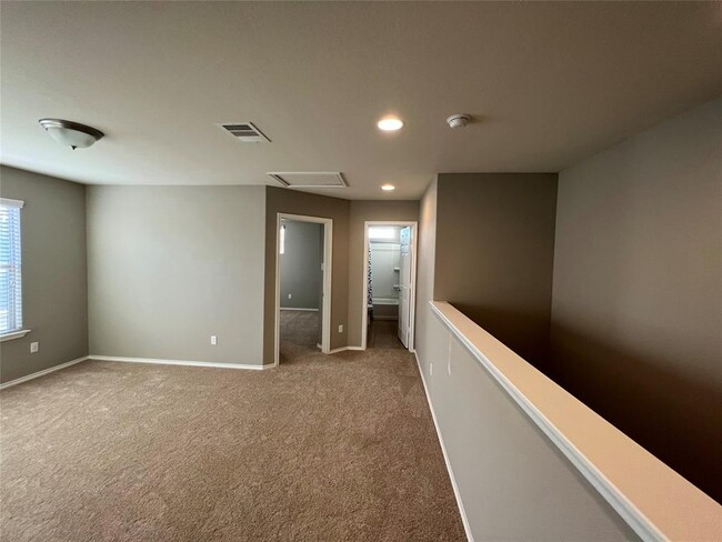 Building Photo - 16017 Hawthorne Heights Trail