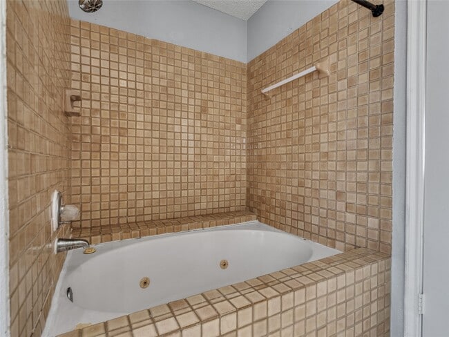 Building Photo - 10919 Pigeonwood Dr