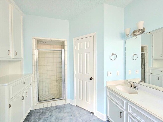 Building Photo - 20402 Sunny Shores Dr