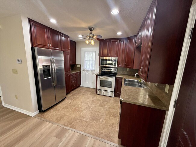 Building Photo - Stunning 2-bedroom, 2-bathroom home with large fenced in back yard.