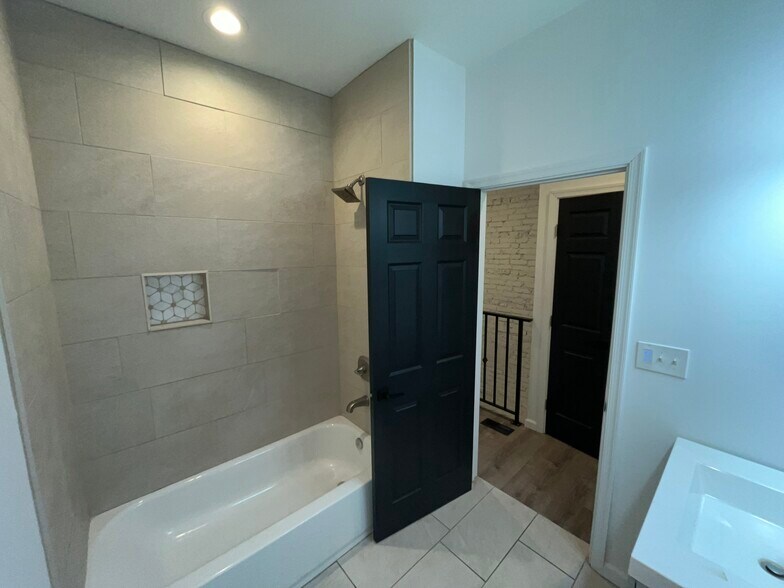 Building Photo - 2142 Penrose Ave