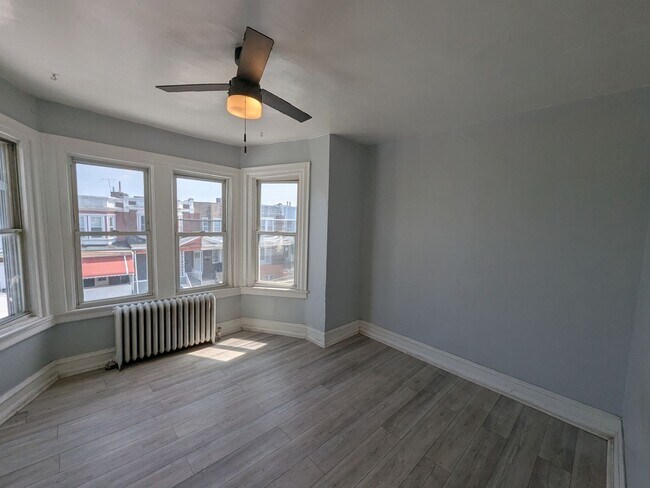 Building Photo - 4930 Ormes St