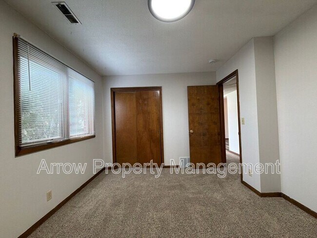 Building Photo - 3831 S 46th St