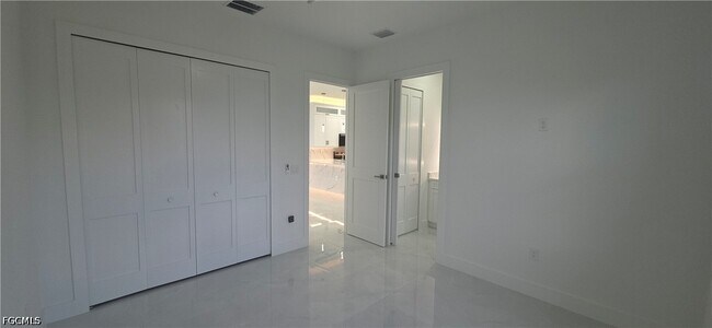 Building Photo - 322-324 Poplar St