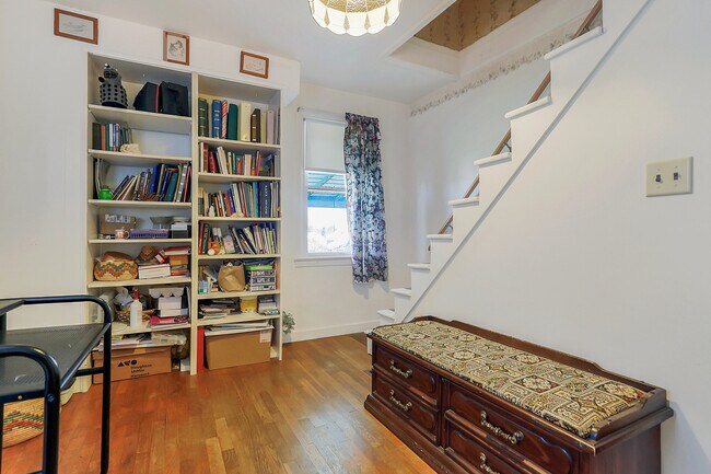 Building Photo - 203 Roxbury Road - $1200/month - Available...
