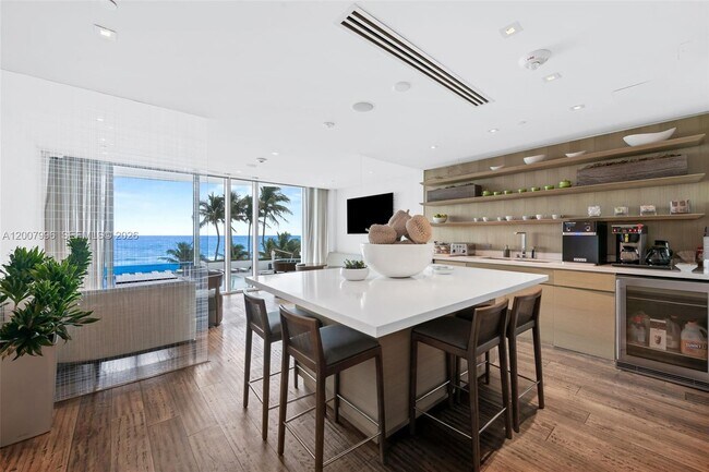 Building Photo - 2711 S Ocean Dr