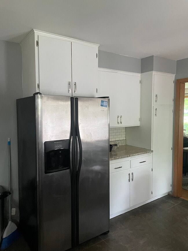 Building Photo - 2505 Zinran Ave S