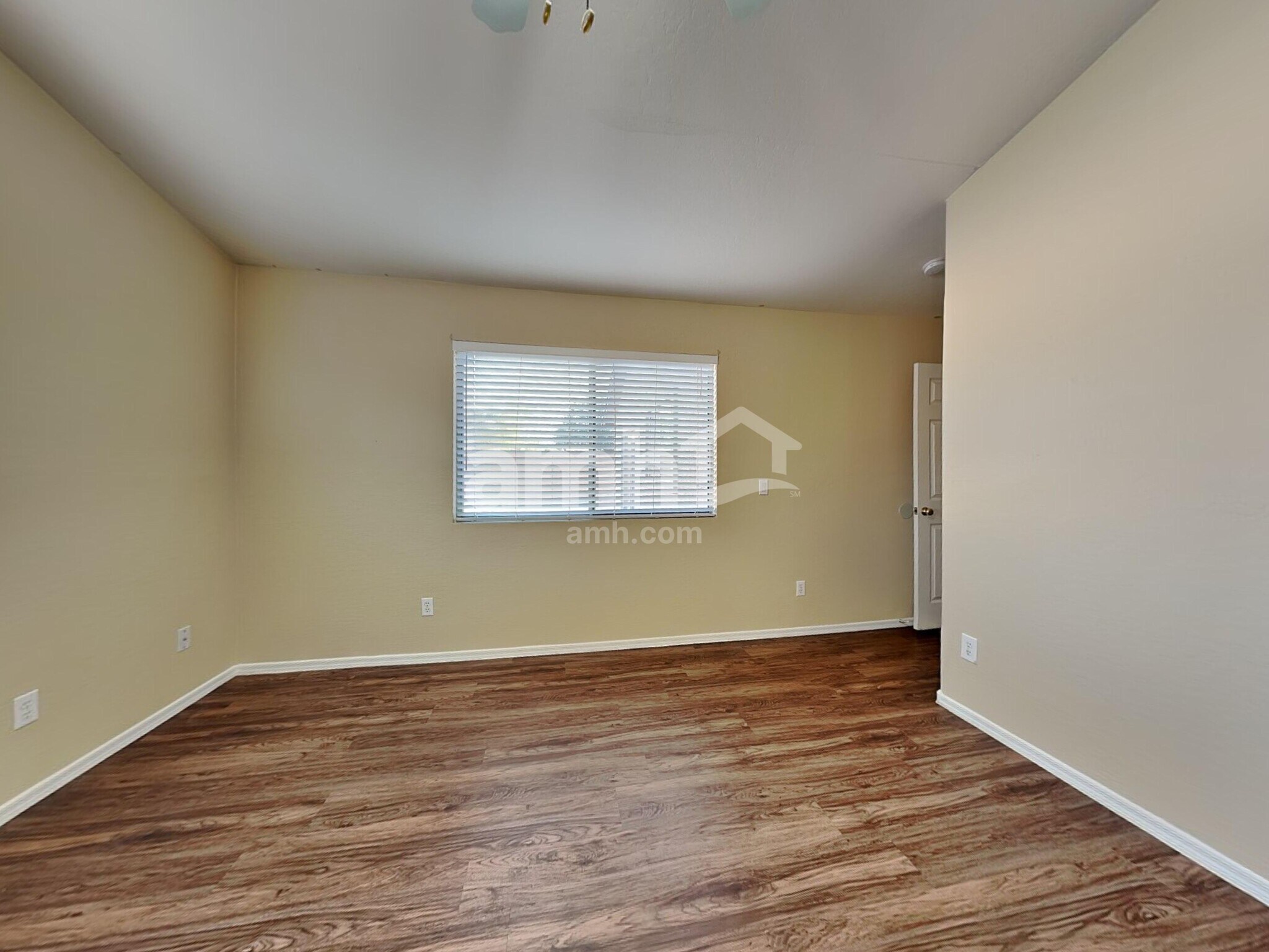 Building Photo - 8213 S 51st Dr