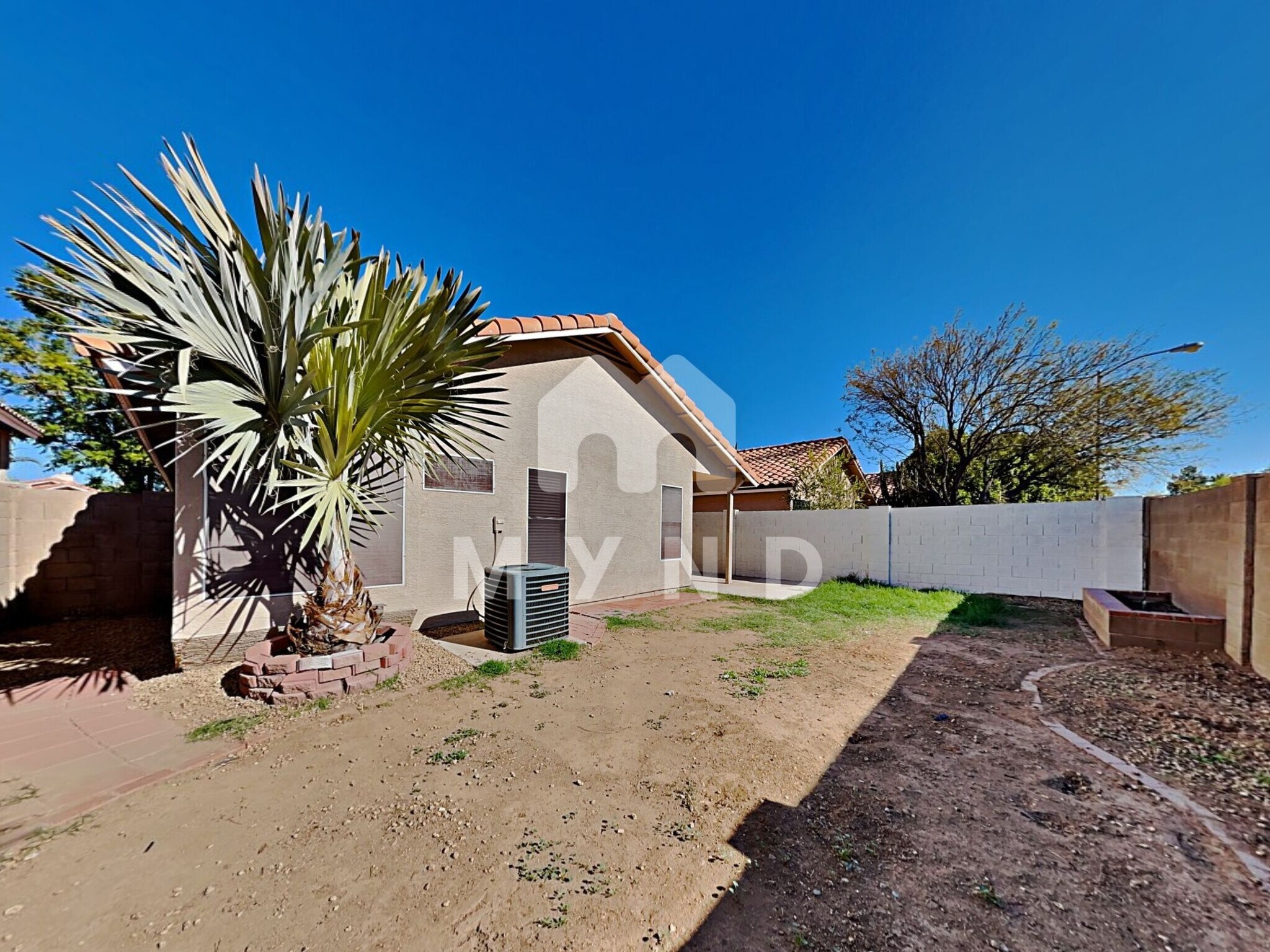 Building Photo - 8027 W Laurel Ln