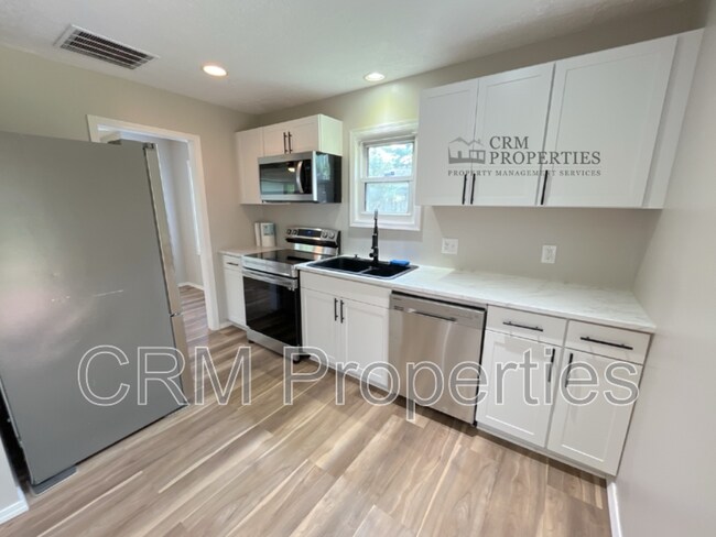 Building Photo - 521 Arthur Dr