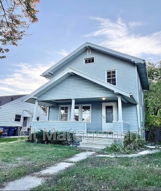 Primary Photo - 924 National