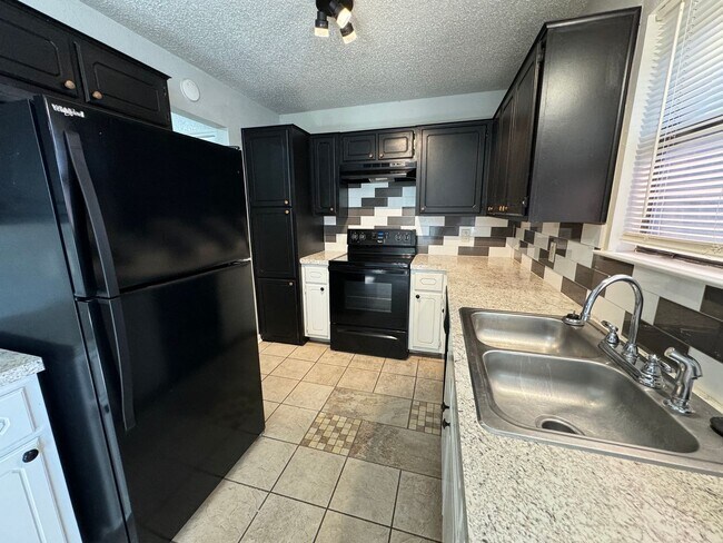 Building Photo - 310 Baumann Dr