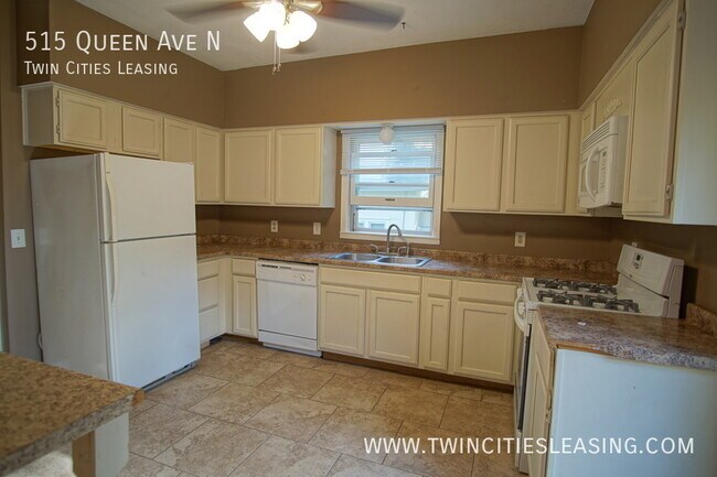 Building Photo - 515 N Queen Ave