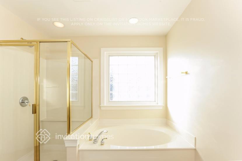 Building Photo - 1704 Crestgate Dr